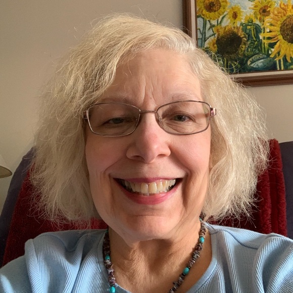 Meet your Posher, Deb - Picture 1 of 6